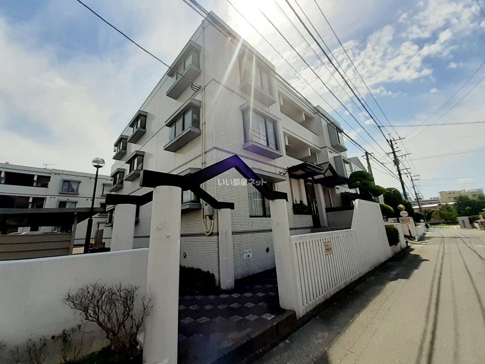 マンションアザレアB棟の外観画像