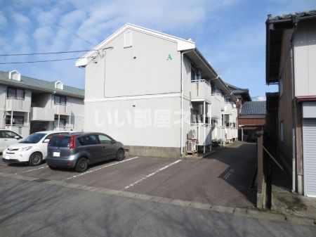 AMJ・ロイヤルコート A棟の外観画像