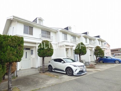 ファミーユ友沢壱番館の外観画像