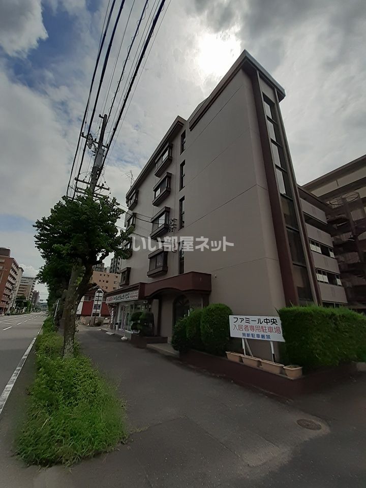 ファミール中央の外観画像