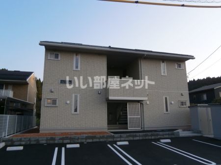 アン・アロールの外観画像