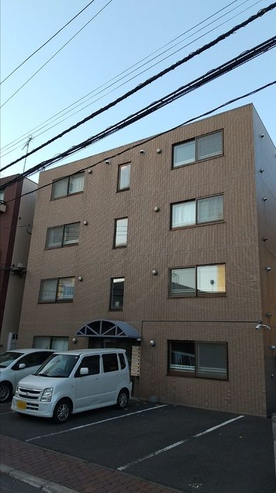 マンション学園前の外観画像
