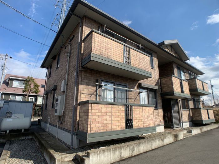 リビング瀬原田の外観画像