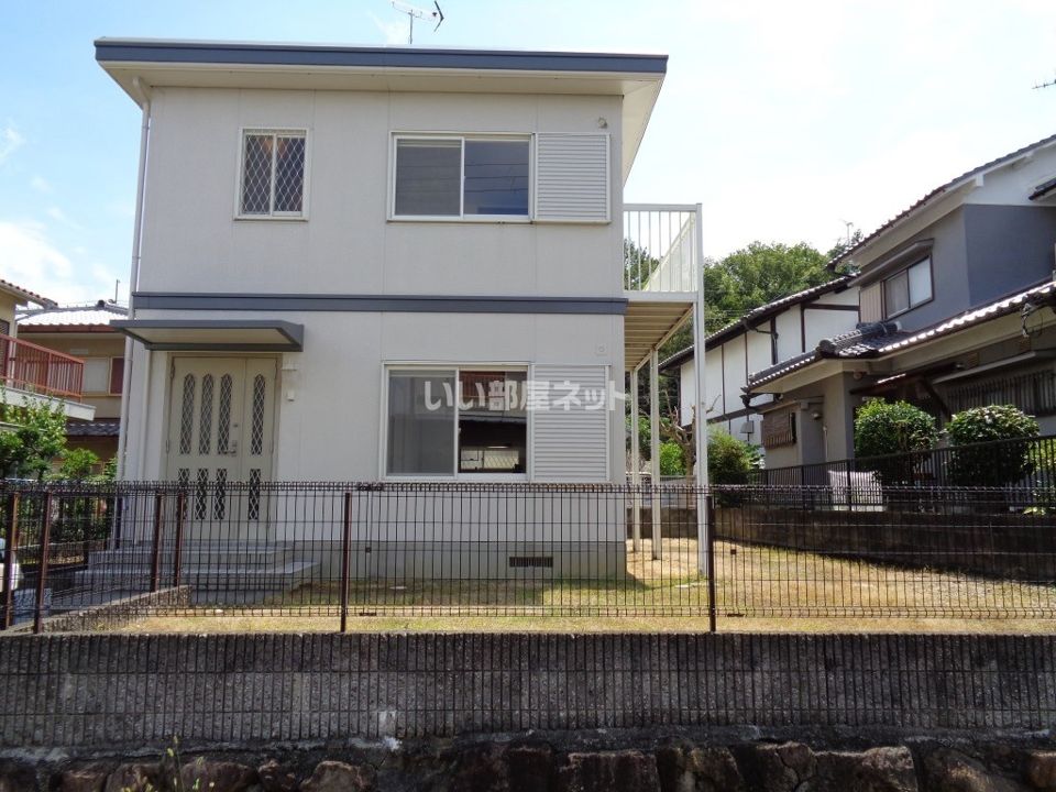 緑ヶ丘中町借家の外観画像