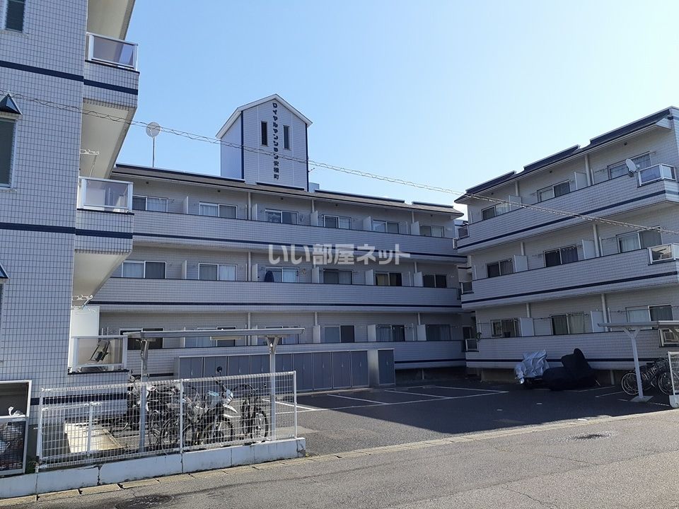 ロイヤルマンション安積町の外観画像