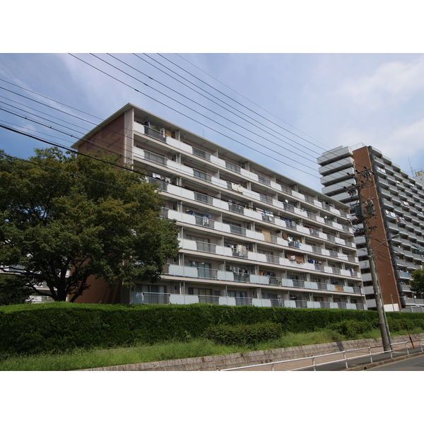 中駒九番団地6号棟の外観画像