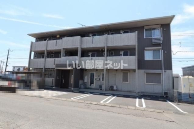 クイーンズコートの外観画像
