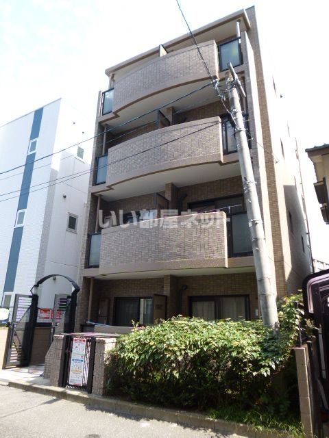 セレーノ県庁前の外観画像