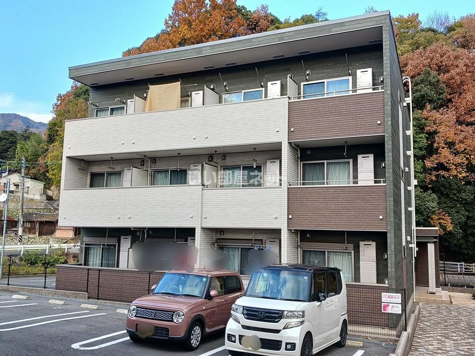 リトルナーレ伴駅前の外観画像