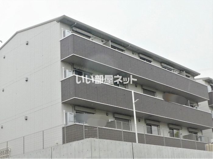 オーチャードヒル 参番館(B棟) 四番館(A棟) A棟の外観画像
