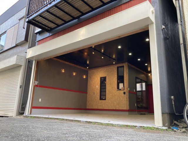 電動シャッターガレージのある戸建(サウナ付き)の外観画像