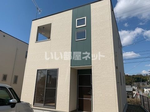 カーサミィーア山の前の外観画像