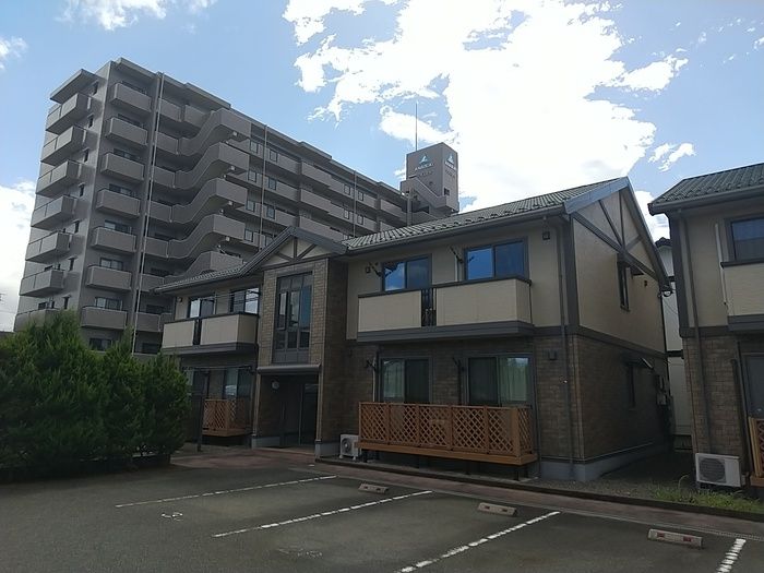 ロイヤルガーデン B棟の外観画像