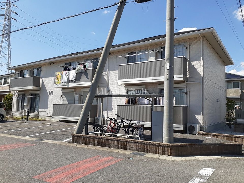 クレセント B棟の外観画像