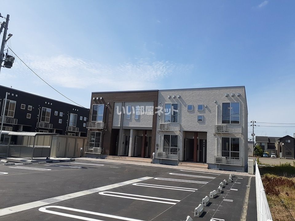 ヴィラ シャングリラ四日町 Bの外観画像