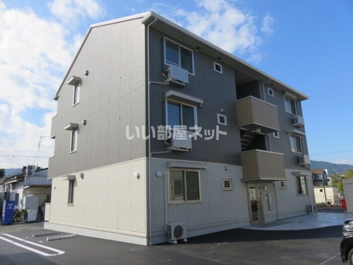 センブラーダ・モンタナの外観画像