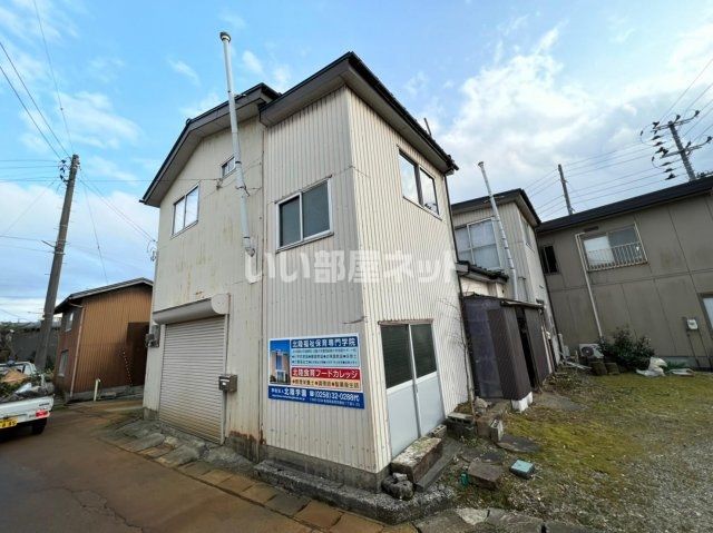 西本成寺戸建の外観画像