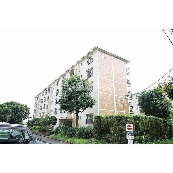 江南団地212棟204号室の外観画像