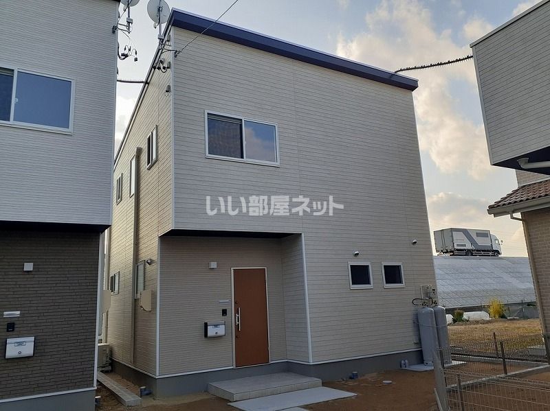 Land court 小泉Ⅱ D棟の外観画像