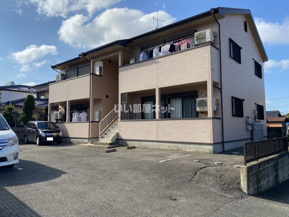 しいのはコーポの外観画像