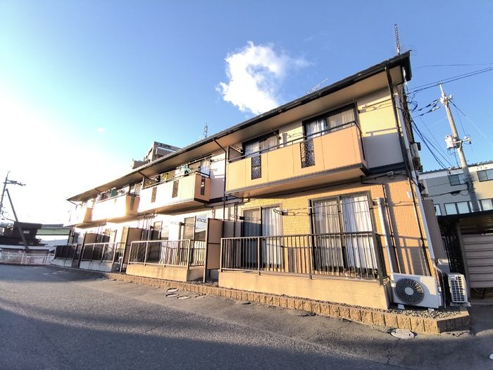 ロイヤルパレス新倉 B棟の外観画像