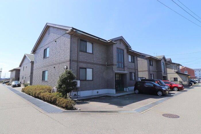 リビングタウン金沢弐番館 Bの外観画像