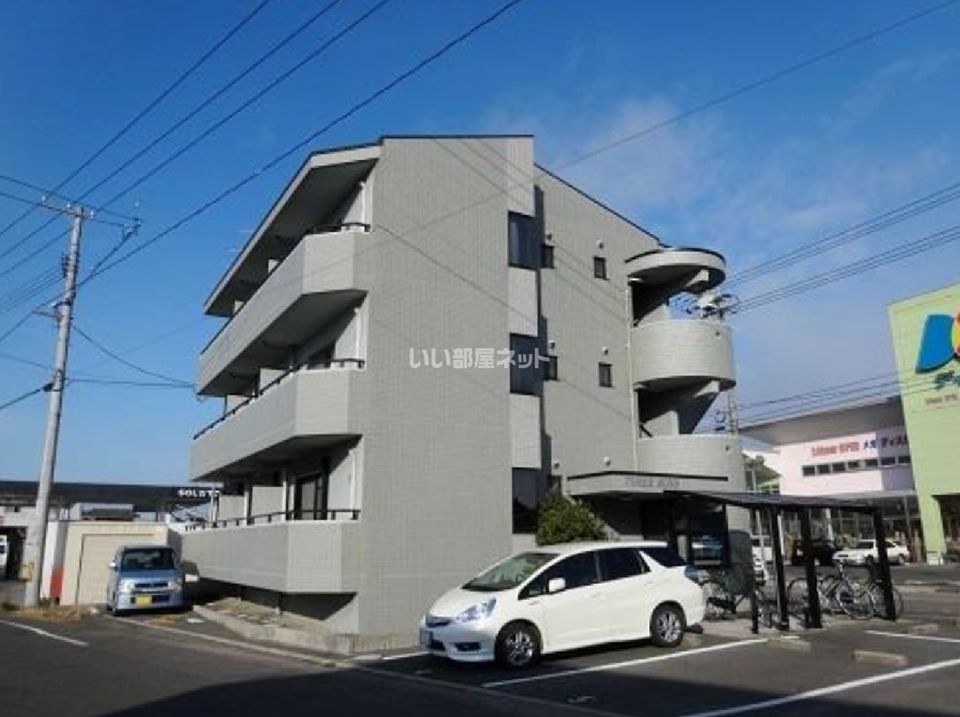 スリーサンズの外観画像