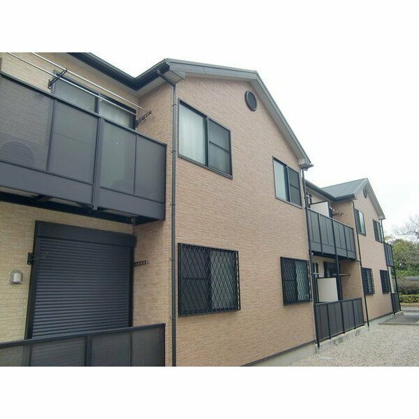 アンプルール リーブル ゴールドクレストの外観画像