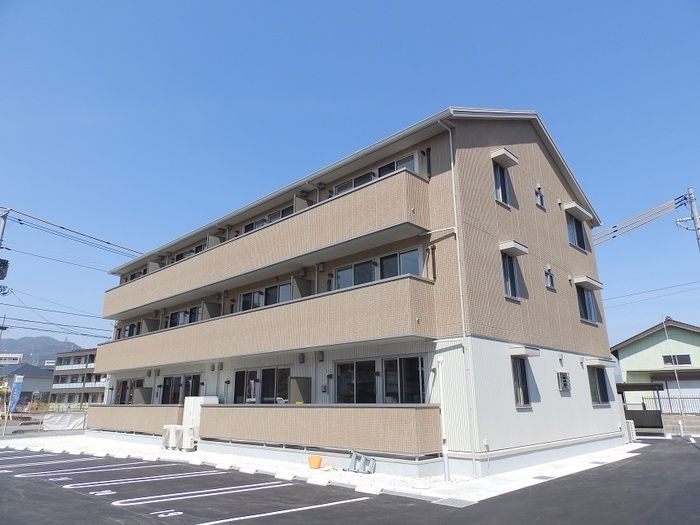 ウィルコート小郡三軒屋町 A棟の外観画像