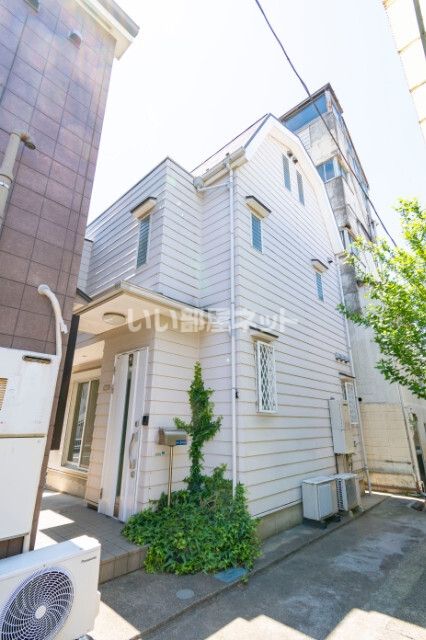 新宿区富久町戸建の外観画像