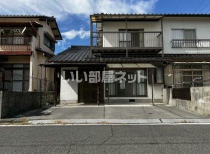 西栄住宅 左の外観画像