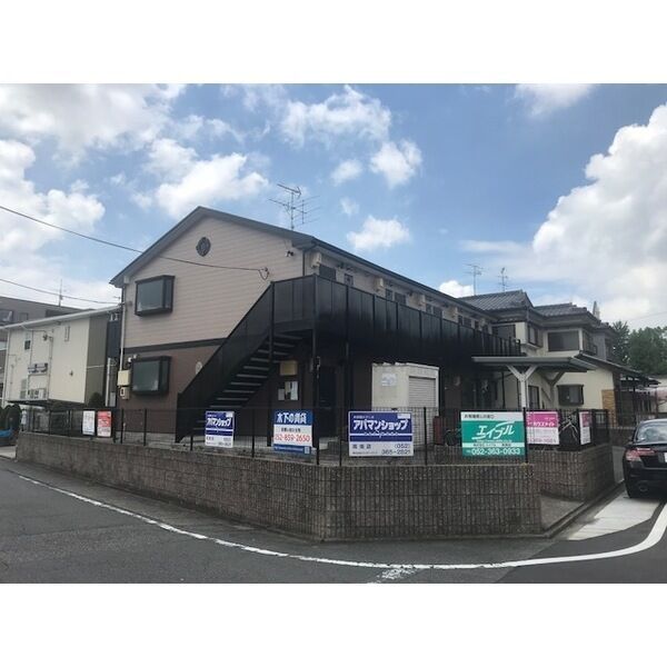 アンプルールブワ Nakamiseの外観画像