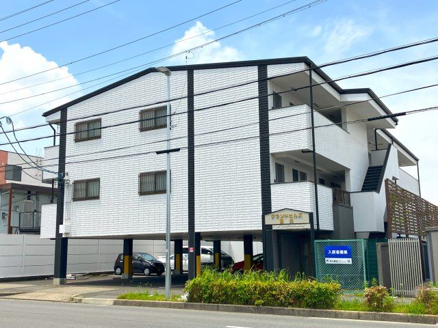 グランドヒルズ酒井の外観画像