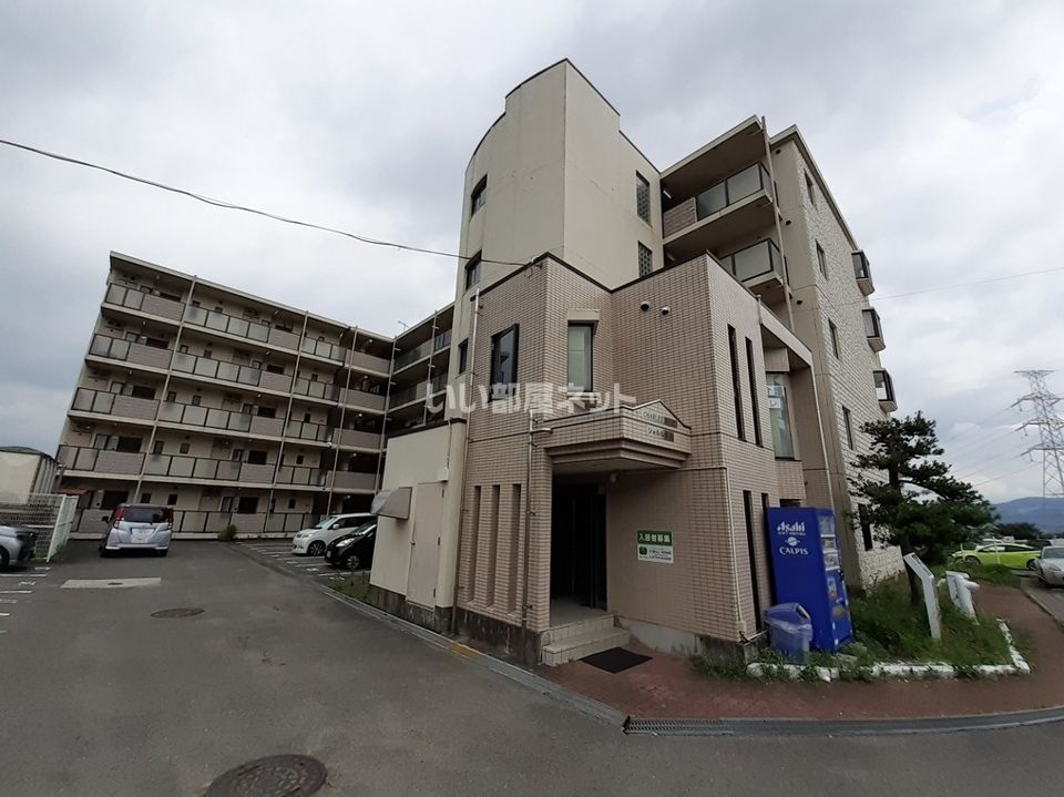 シャルル岩出の外観画像