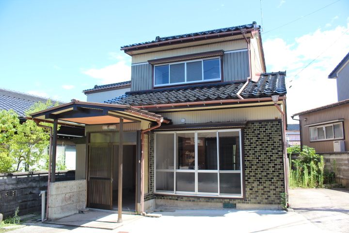 高岡市角510-8貸家の外観画像