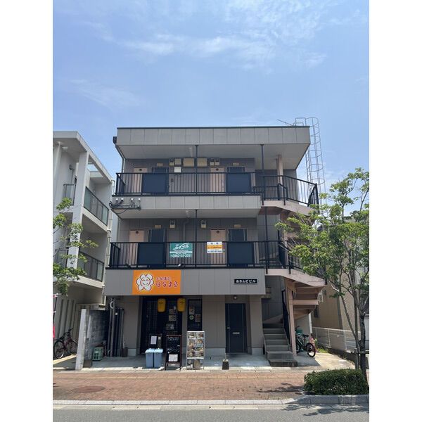 あきんどビルの外観画像