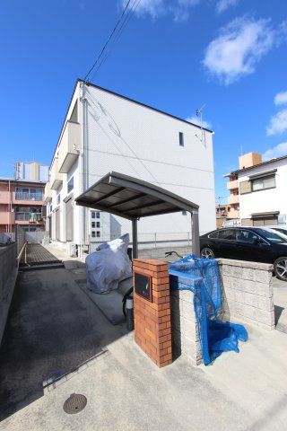 オリーブグリーンの外観画像