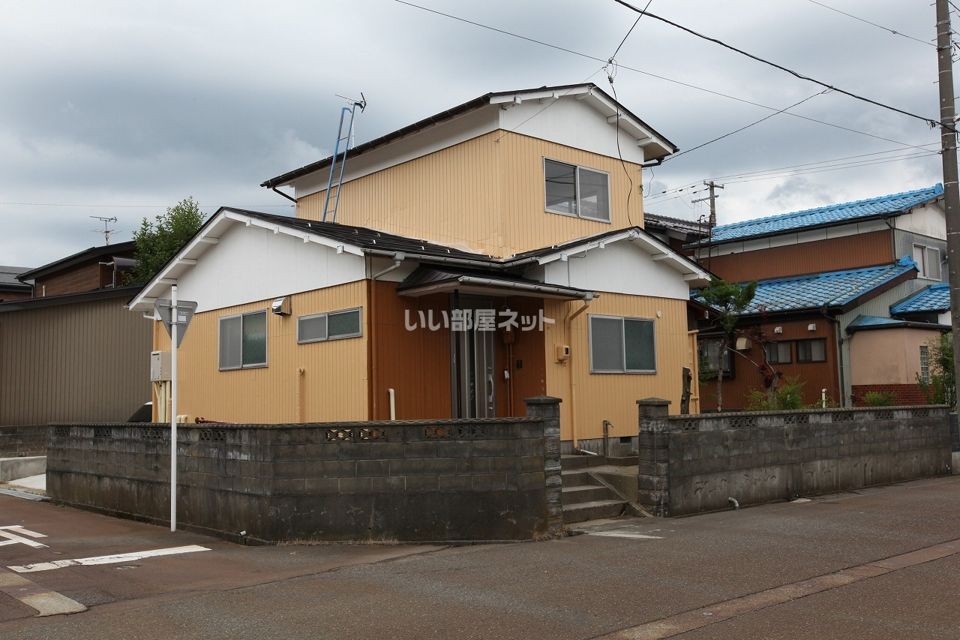 見附市昭和町1丁目戸建賃貸の外観画像