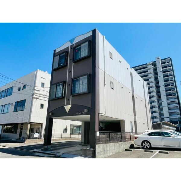 SQUARE FOURの外観画像