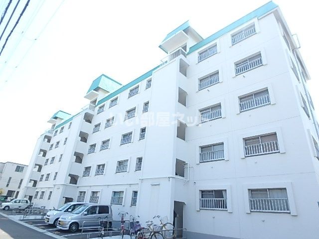 マンション沢良宜B棟の外観画像