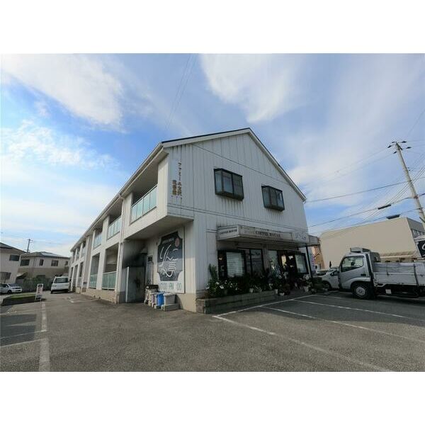 ファミーユ友沢弐番館の外観画像