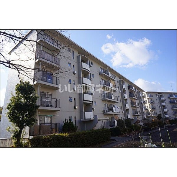 岩成台西団地512号棟の外観画像