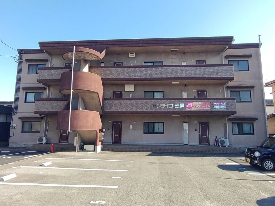 サンライフ三里の外観画像