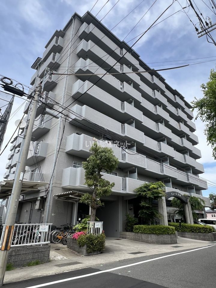 ヒュース尾崎の外観画像