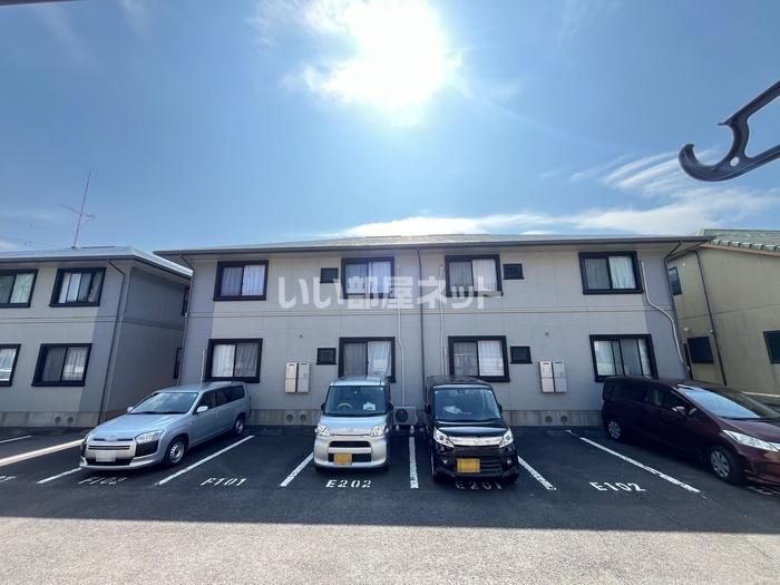 ロイヤルガーデン仲沖 F棟の外観画像