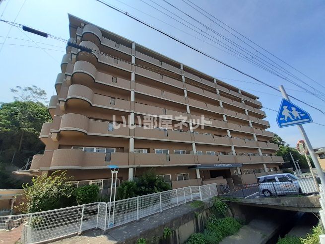 グランドハイツ淡路の外観画像