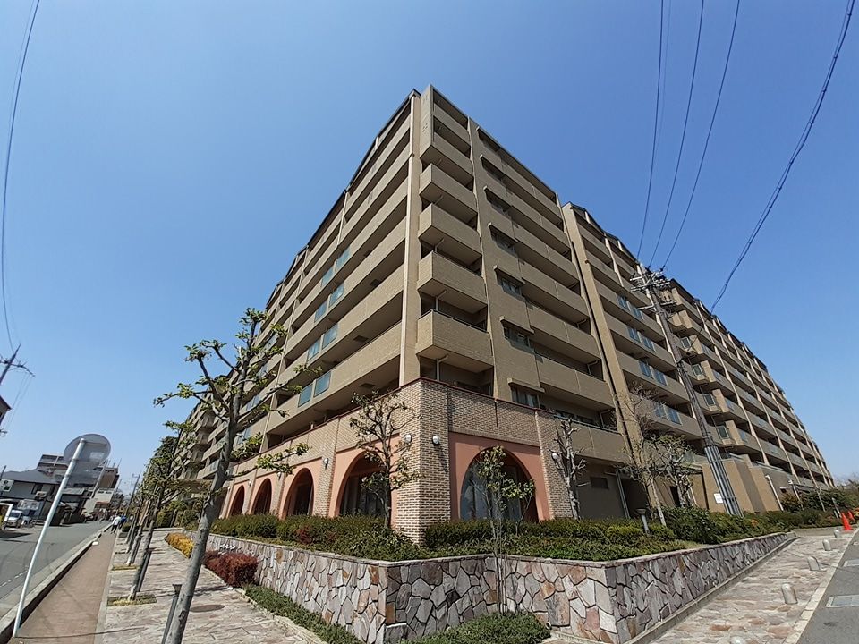 ローレルスクエア西大寺の外観画像