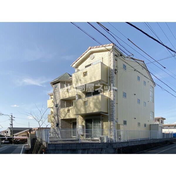 クリスタル小牧の外観画像