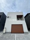 & Cars (B棟)の外観画像
