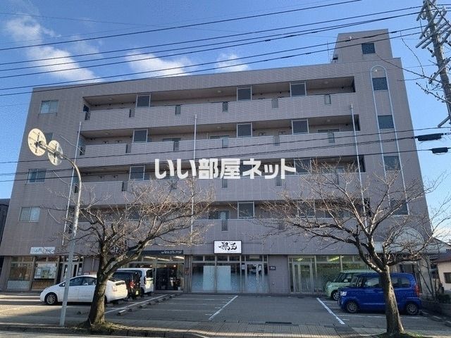 ファミーユ桜通(ファミーユサクラドオリ)の外観画像